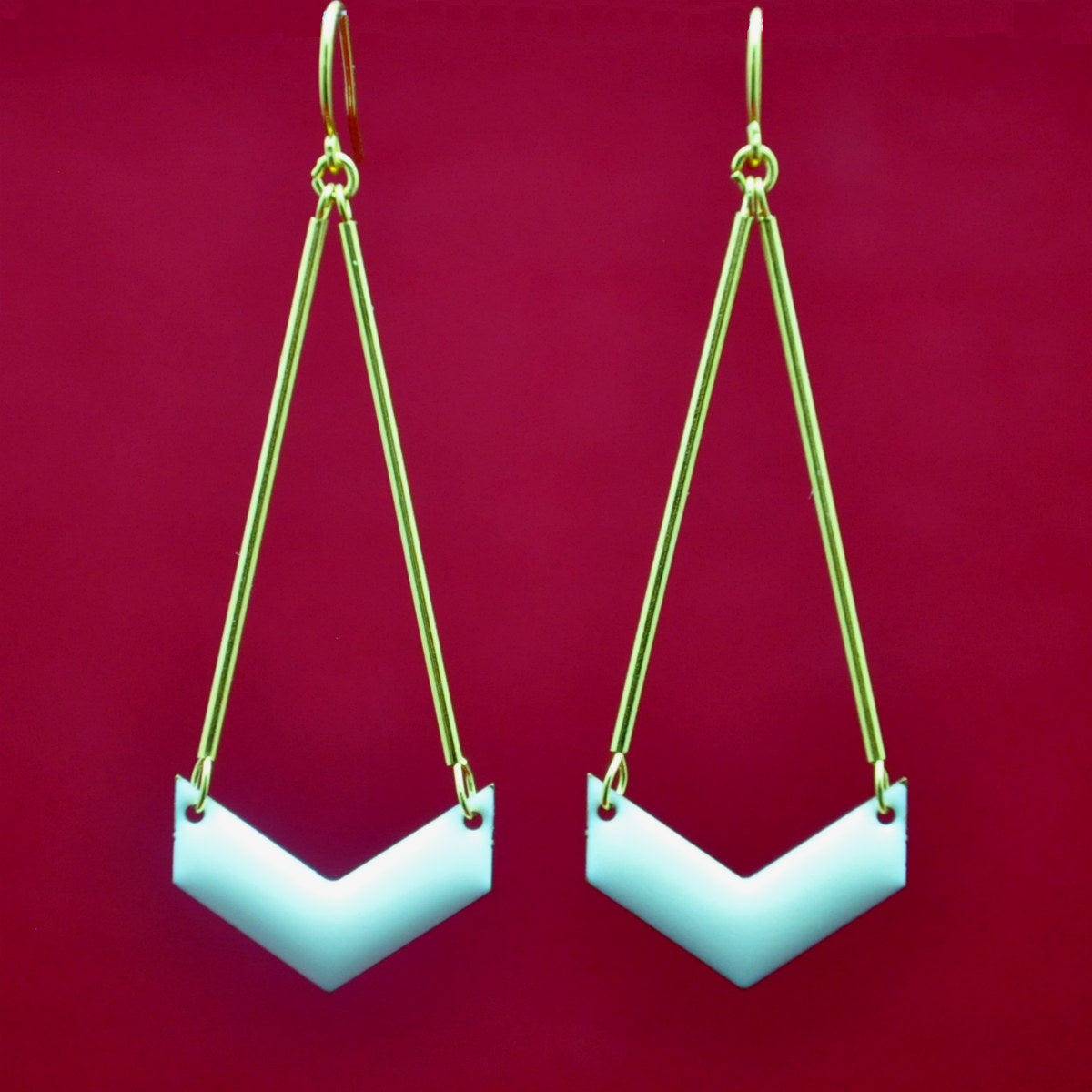 Boucles d'oreilles chevrons blancs